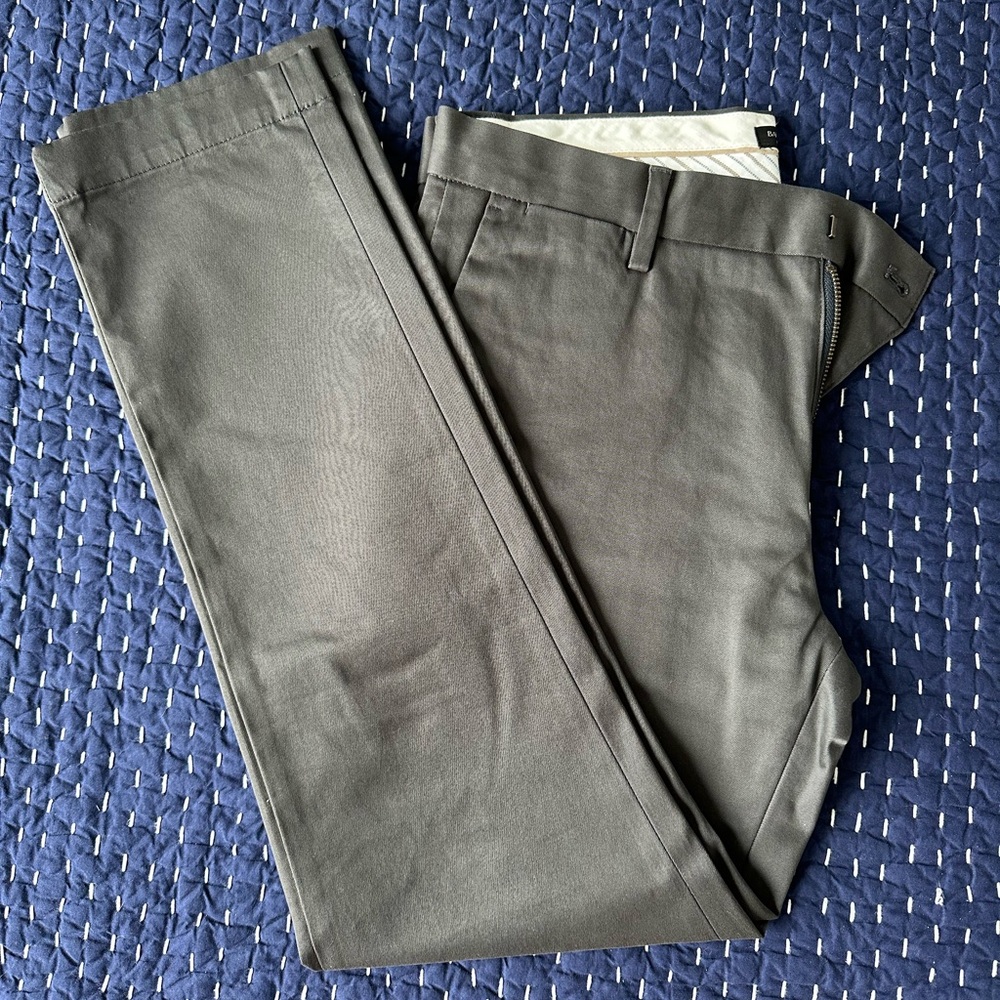 Banana Republic Rapid Movement Chino 32x30